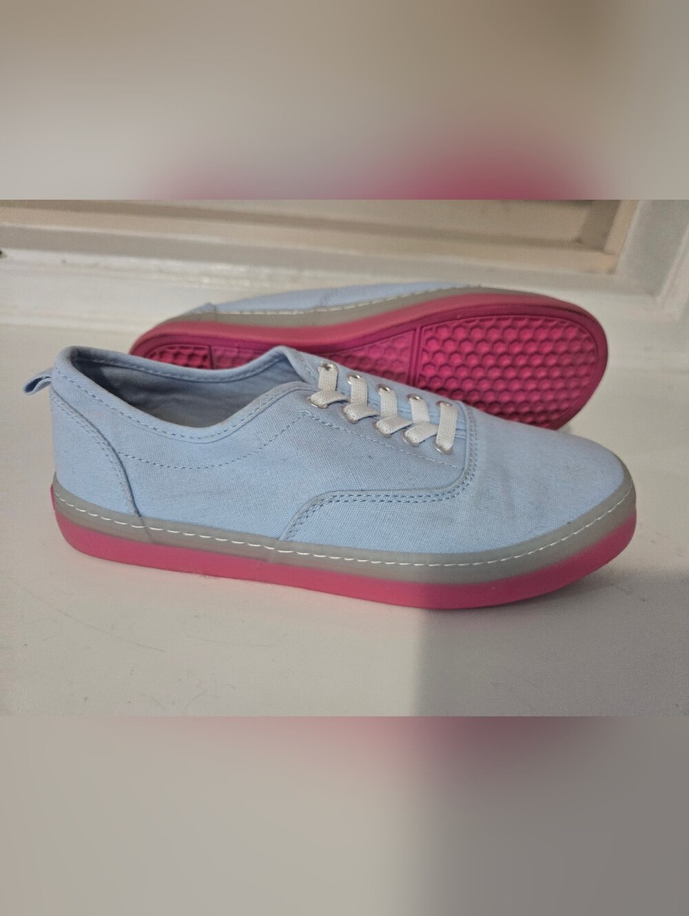 Old Navy Light Blue Elastic-Lace Canvas  Sneakers with Pink Sole Size 5